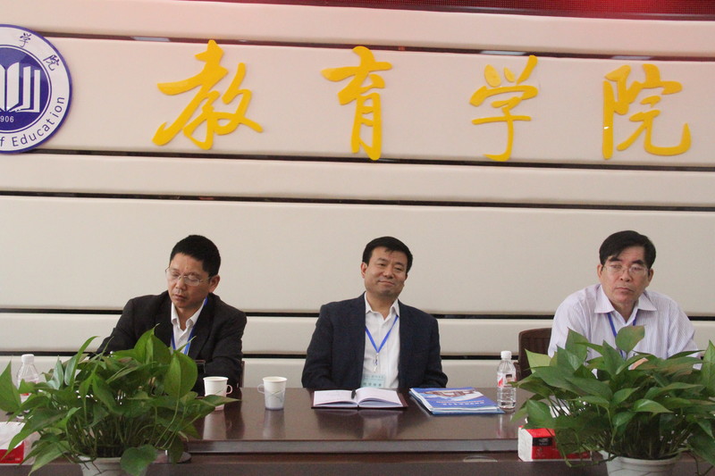 2018年3月5日，学校党委书记赵君（中）到ok138cn太阳集团指导工作。